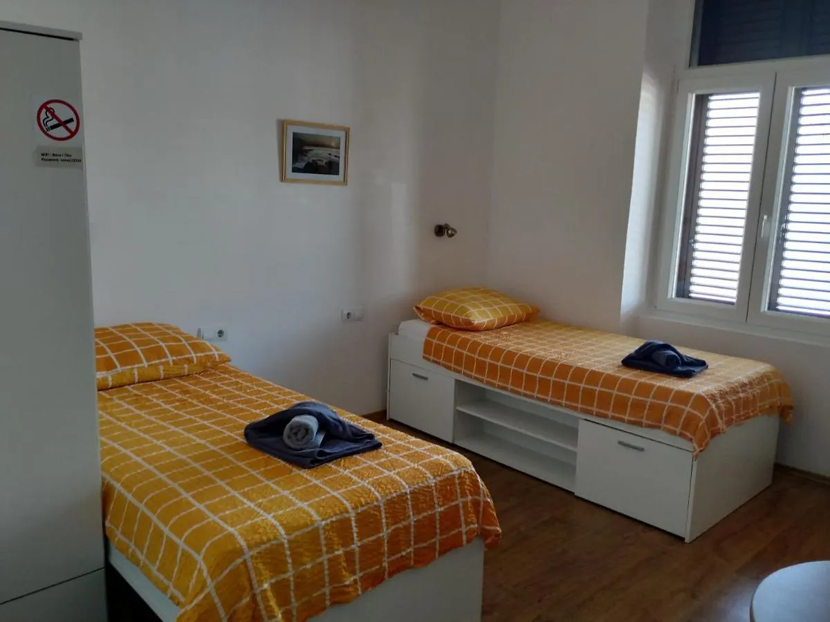 Apartments Todorovic Pula 0*,